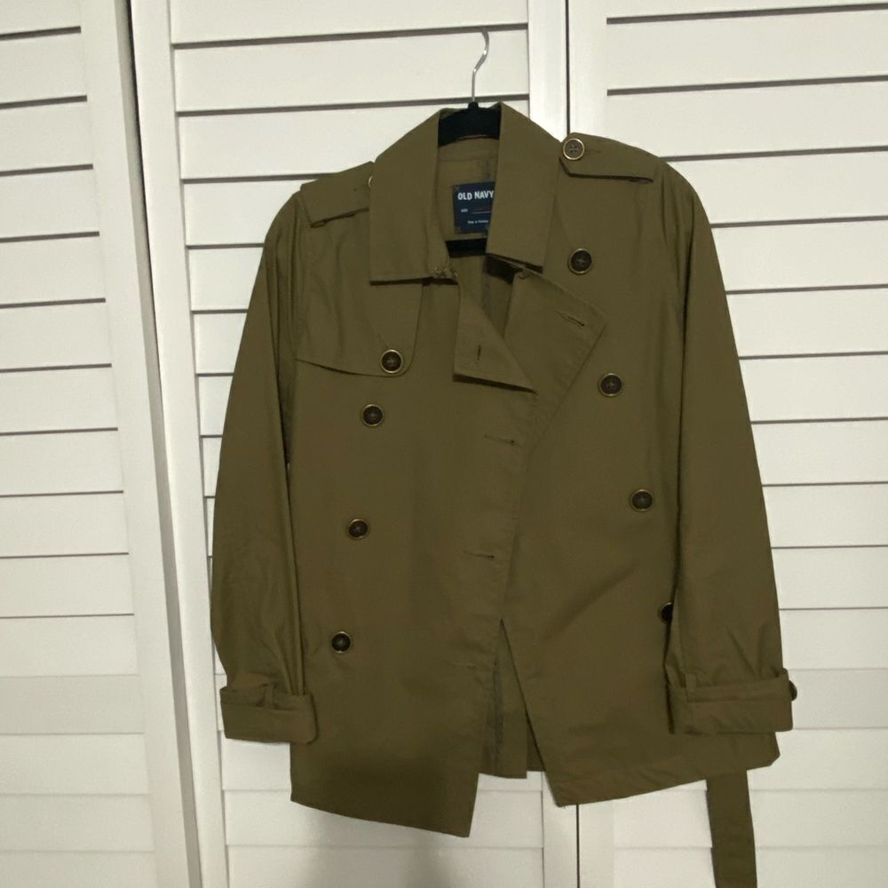 Old Navy Women’s Olive short trench style Coat